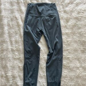 Alphalete Pulse Leggings - Porcelain Grey (S)